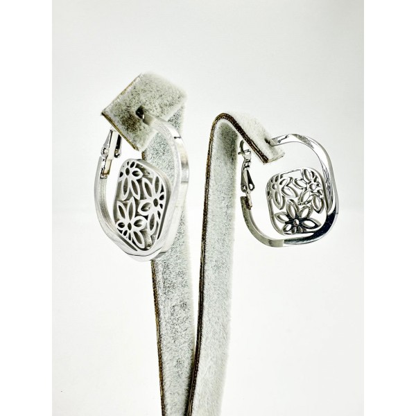 Gümüş Çiçek Desenli Halka Küpe